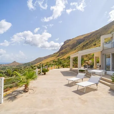 Chicos With Panoramic Private Pool Castellammare del Golfo