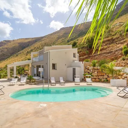 Chicos With Panoramic Private Pool Vila *